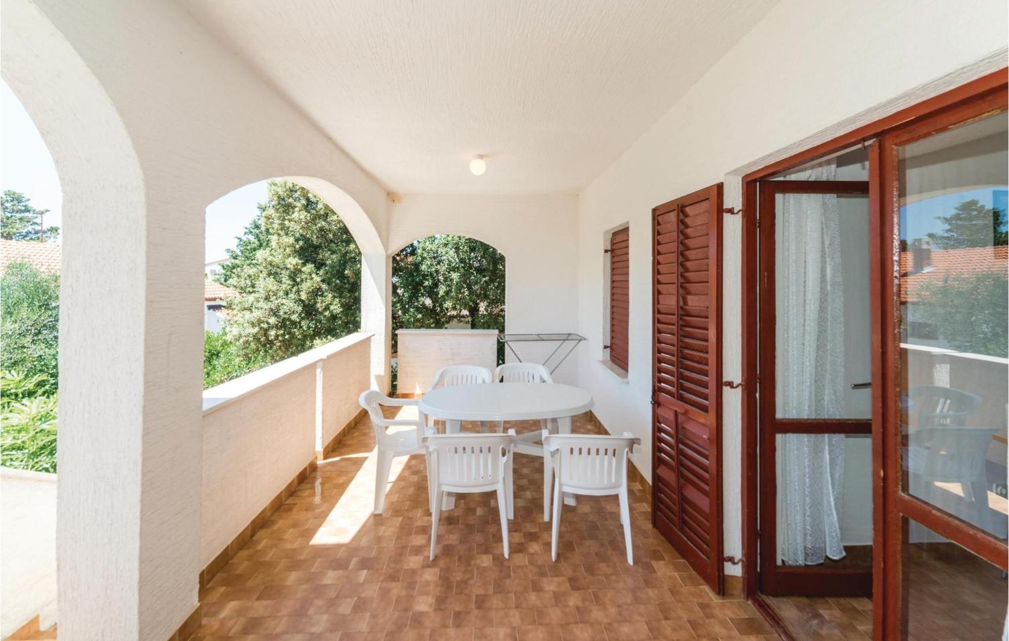 Lovely Apartment In Mandre With Wifi Exterior foto